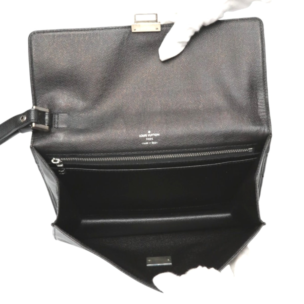 LOUIS VUITTON Clutch bag M30782 Taiga black Taiga Selenga