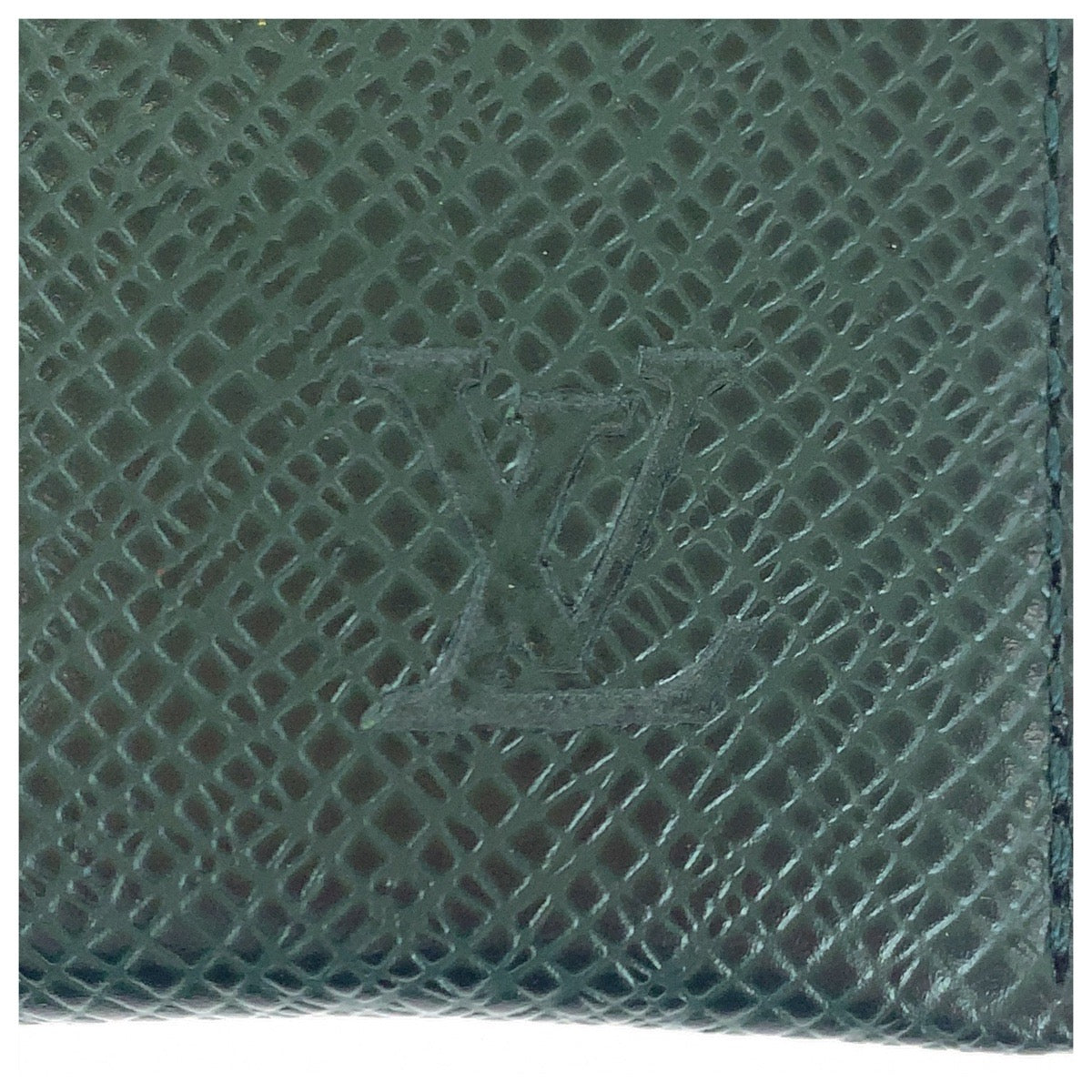 LOUIS VUITTON Card Case M30544 leather Epithea dark green Epi Etui Cult Devisite Toilette