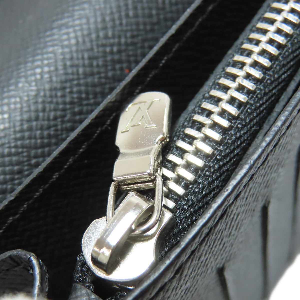 LOUIS VUITTON Long Wallet Purse M32654 Taiga Leather black Portefeuille・Brazza Former