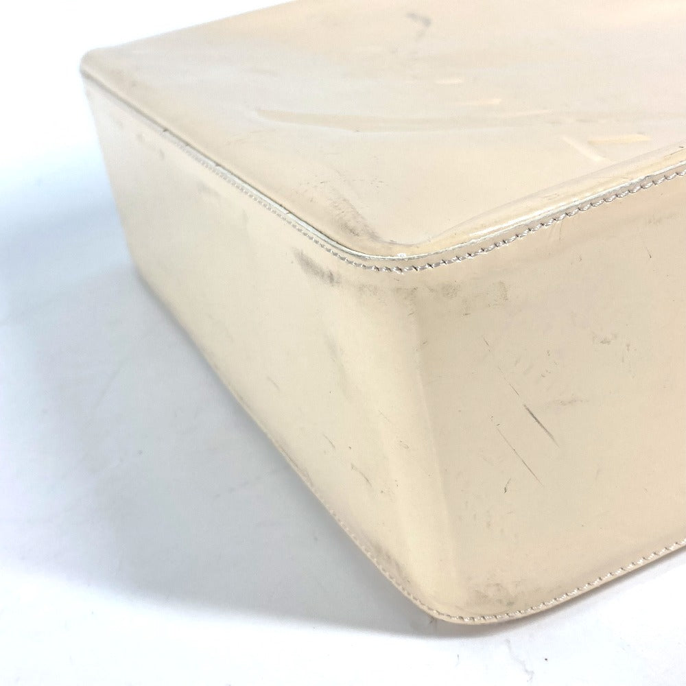 CHANEL Shoulder Bag Patent leather Ivorytype logo