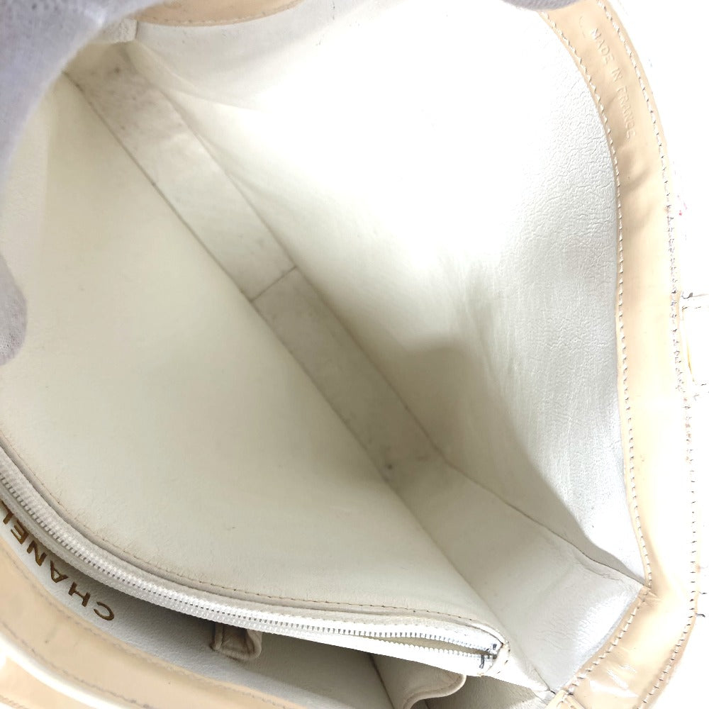 CHANEL Shoulder Bag Patent leather Ivorytype logo