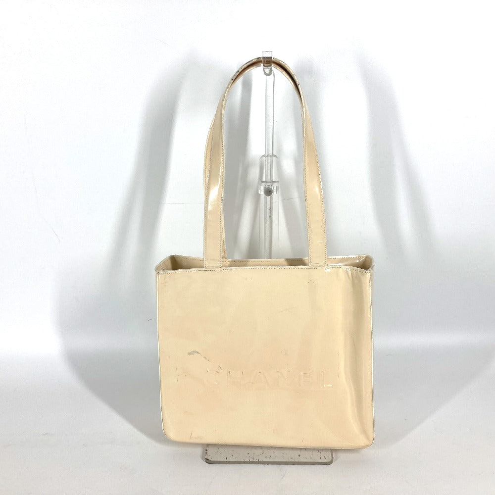 CHANEL Shoulder Bag Patent leather Ivorytype logo