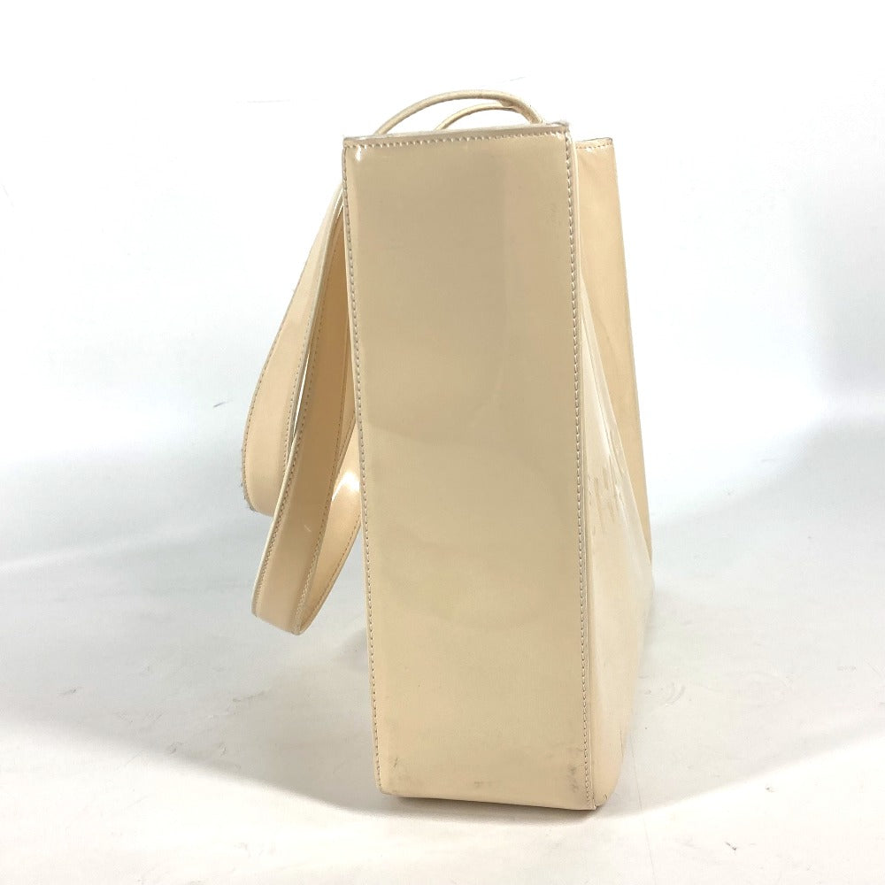 CHANEL Shoulder Bag Patent leather Ivorytype logo