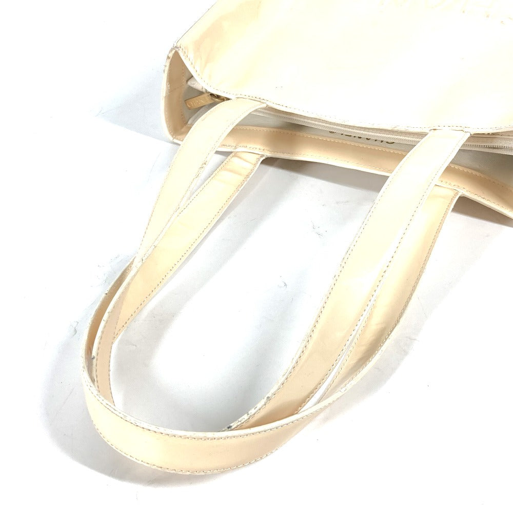 CHANEL Shoulder Bag Patent leather Ivorytype logo