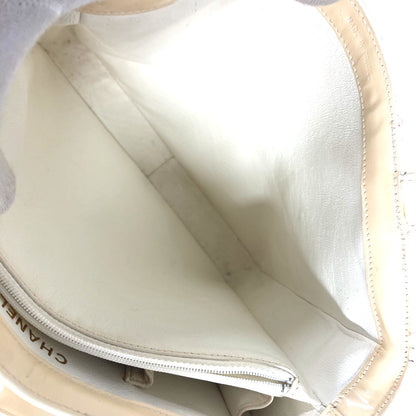 CHANEL Shoulder Bag Patent leather Ivorytype logo