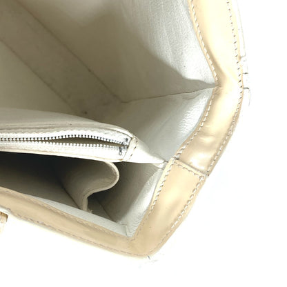 CHANEL Shoulder Bag Patent leather Ivorytype logo