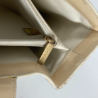CHANEL Shoulder Bag Patent leather Ivorytype logo
