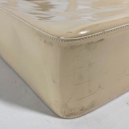 CHANEL Shoulder Bag Patent leather Ivorytype logo