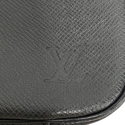 LOUIS VUITTON business bag M30212 leather black Taiga Truth Cracking Tat GM