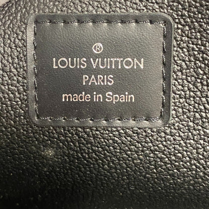LOUIS VUITTON business bag M30212 leather black Taiga Truth Cracking Tat GM